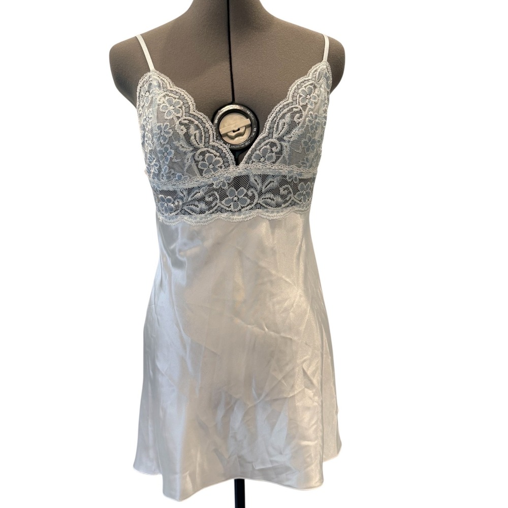 In Bloom by Jonquil White Satin Light Blue Floral‎ Lace Chemise Nightgown Medium